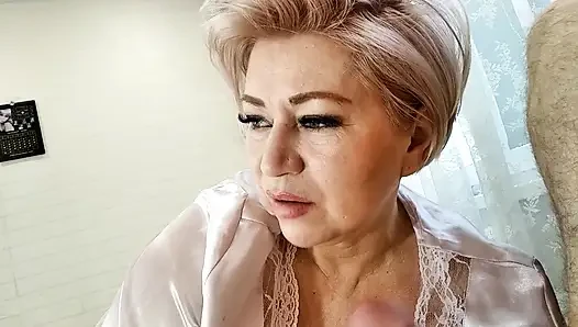 Игры красивой зрелой сучки с танцующий хуй ее мужа.!.))