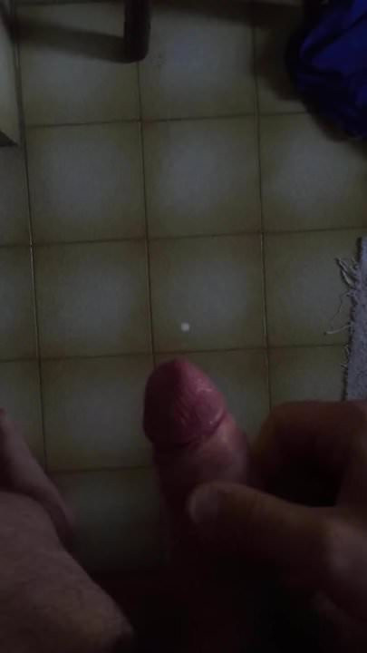 Sólo mužský výstřik při sledování porno videa