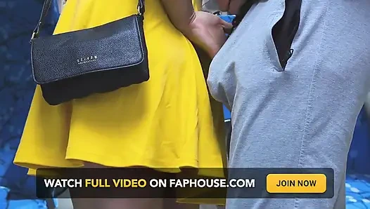 Ngocok kontol berisiko di dalam angkutan umum! Ejakulasi orang asing yang kotor menggunakan tangan gadis