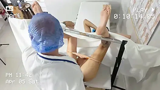 Dokter kandungan kehilangan ponsel dan membocorkan video pasiennya