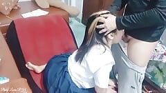 Un demi-frère baise une étudiante brutalement avec creampie