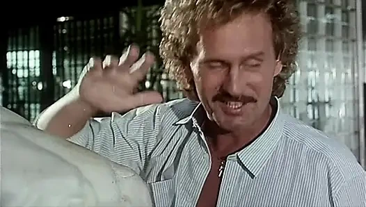 Set porno dengan Milly memeluk dan banyak anal