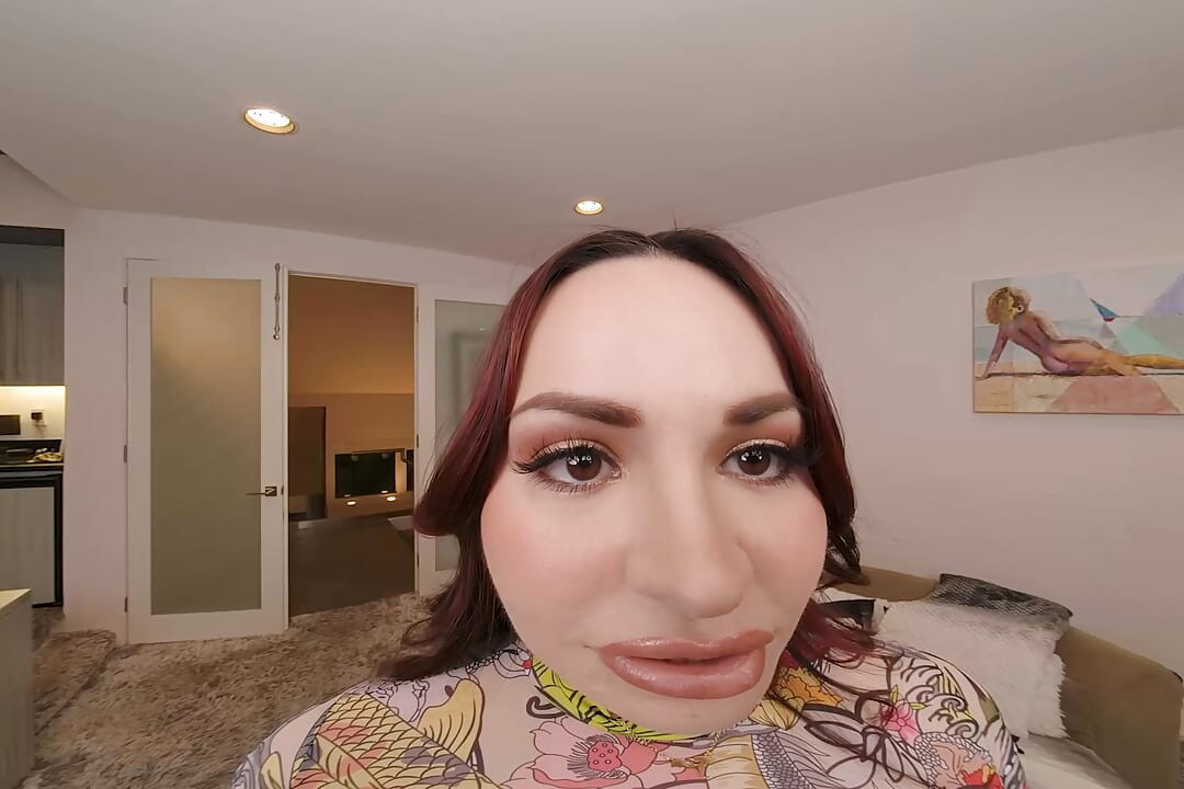 BadoinkVR Aviana Violets poesje drijfde door haar slipje toen je haar redde van een bezeten fan