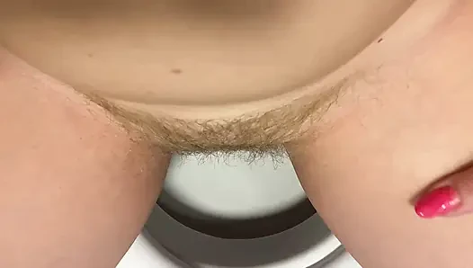 Memek berbulu kencing dan ngentot kentut tanpa sengaja, tampilan close up