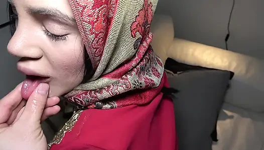 Adik tiri berhijab dientot sama abang tirinya yang muslim