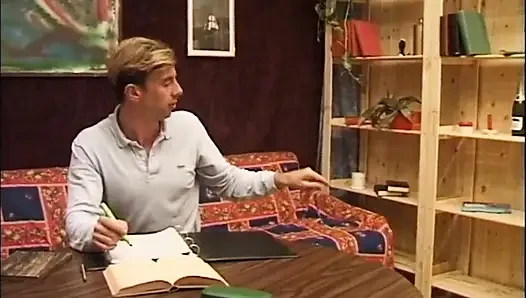 Amcığını parmaklıyor ve sikişiyor