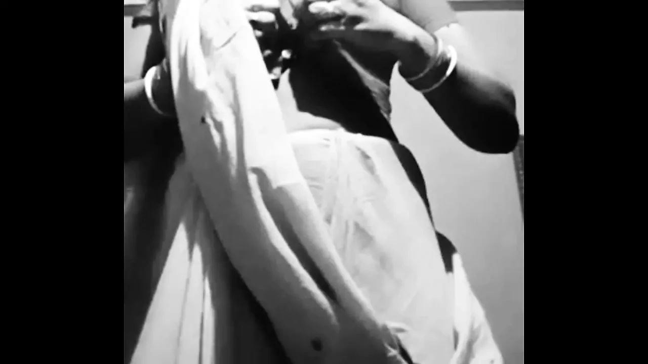 Sarees bhabhi kampung berkelip pada kamera