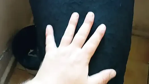 Nyepong kontol paling hot dan ngentot gaya doggy di toilet