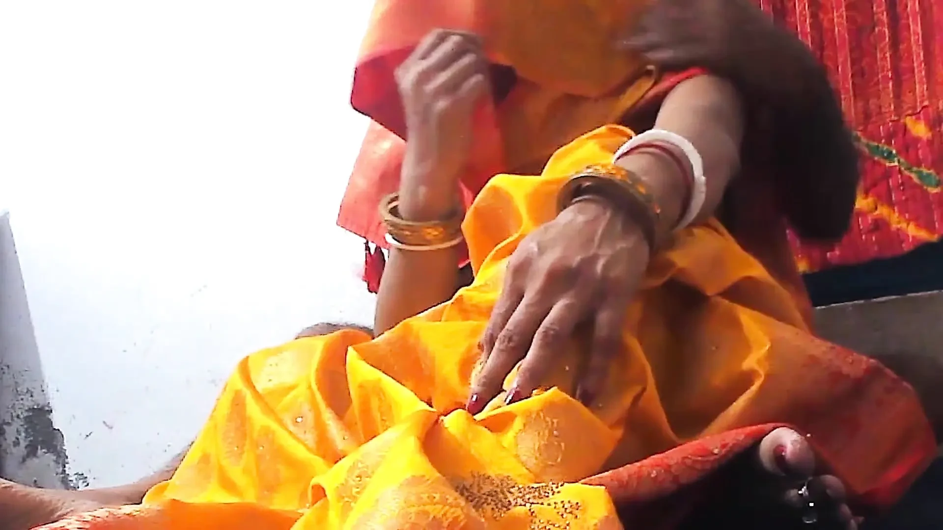 पहली रात गांव की महिलाएं