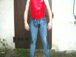 duschen in stretchjeans und Lycrabody
