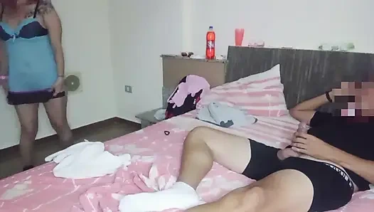 Hizmetçilik işim var ve patronum beni sikiyor