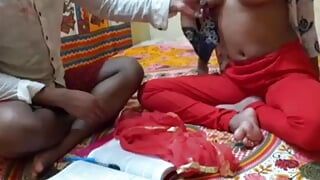 Piękna indyjska dziewczyna seks z przełożoną