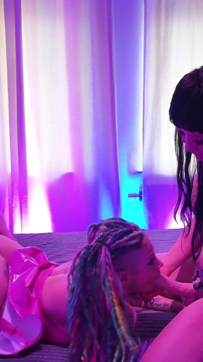 Lesbian Goth Girls Fucking Colourful Dreadheaded Slut
