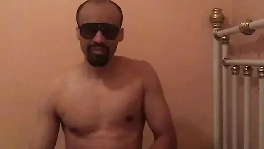 Buraya meraktan geldin ama en samimi sırrımı keşfetmek için sonuna kadar kalabilirsin.