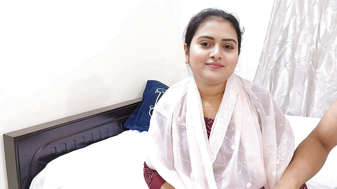 Video of hardly fucking a beautiful Indian auntie from the village at her home.