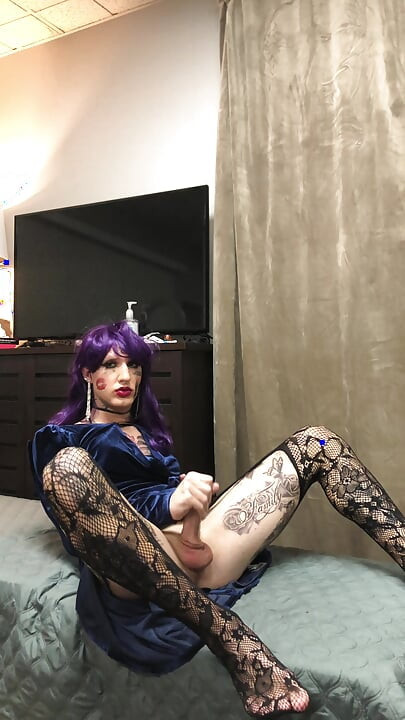 Extremely Hot Tatted Sissy Masturbation