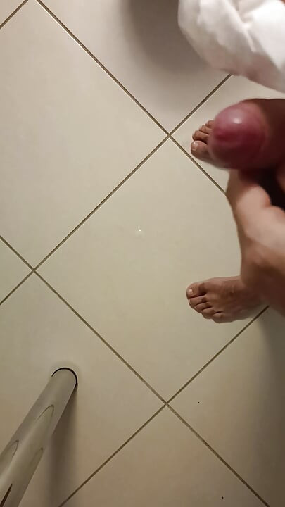 To hender som tar hardt tak i kuken min