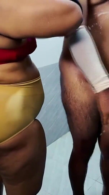 Indian house wife bathing with sex BBW | Clip 2
