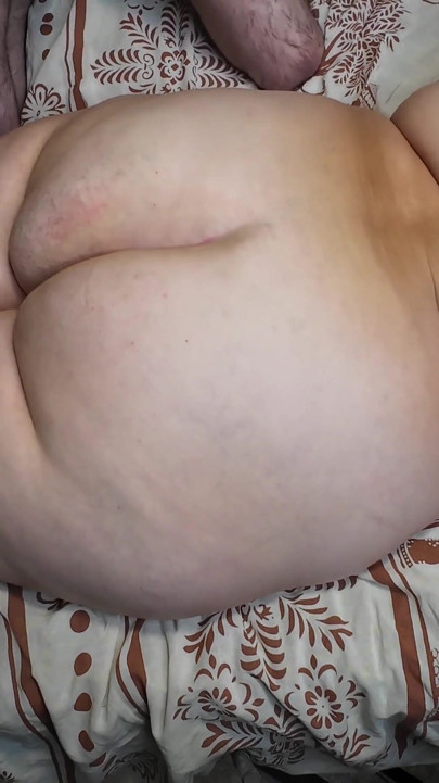 Une BBW adore le cul et se fait épiler le cul 14 min, adoration du gros cul