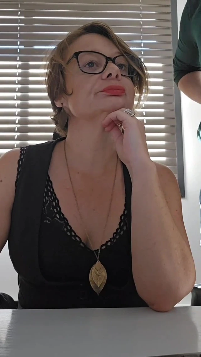 I get fucked in the office by my intern I heat him up and he fucks me like a good milf