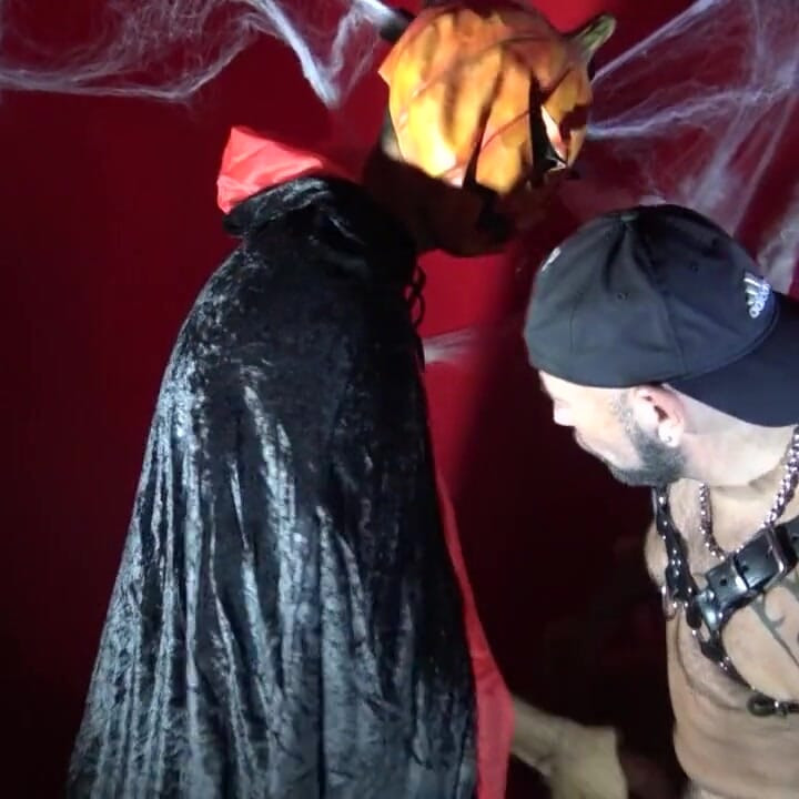 ハロウィーンのためのジョックストラップで生ハメ犯さ