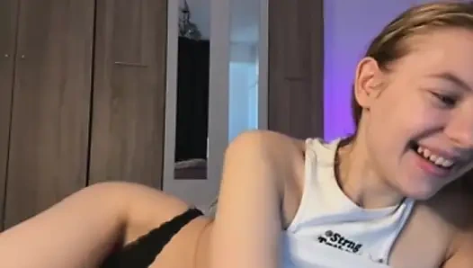 Jucielussie lagi asik mainin alaminya