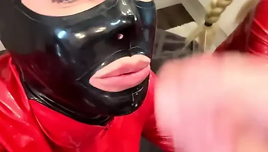 Quick Blowjob and Cumshot in Latex Outfit!