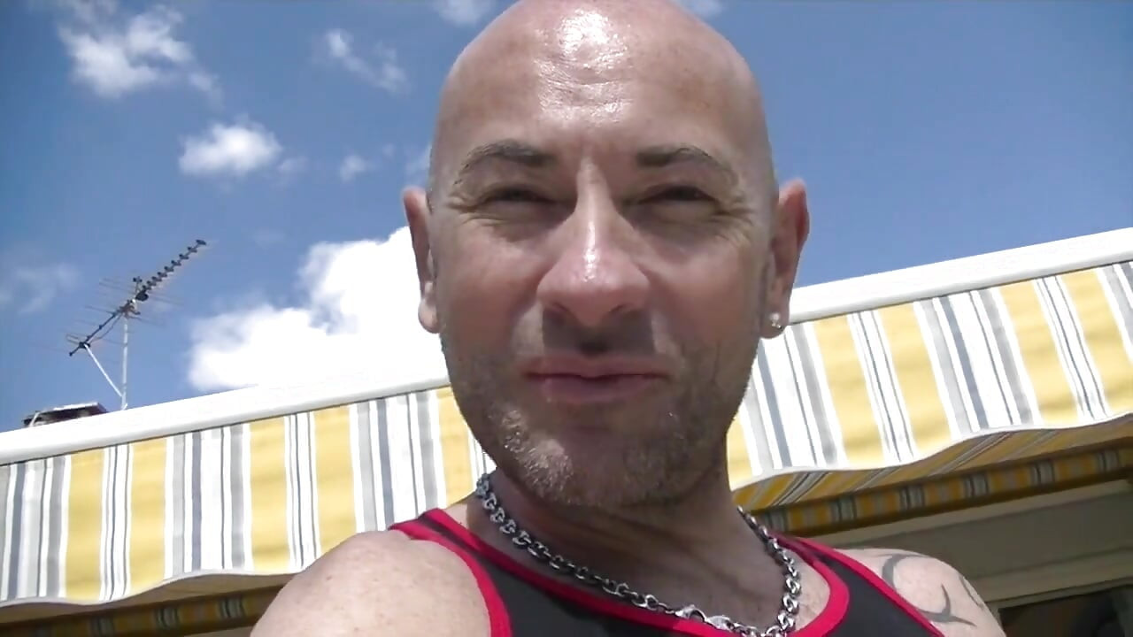 Angel Garcai在户外被iago干