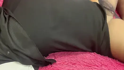 Moroccan MILF in Sheer Pantyhose Gets Wet Orgasm