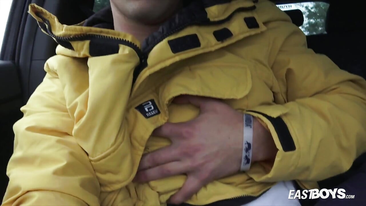 핀 하퍼의 차 안에서의 큰 자지 손잡이