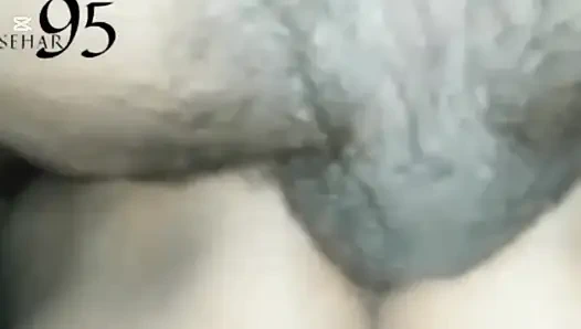 Kocası yabancının karısını otel yatağına bağlı ve gözleri bağlı olarak kullanmasına izin veriyor