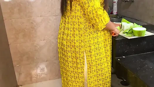 Suddenly I Fucked My Stepmother in Law While She Was Cutting Curry in the Kitchen - Desi Rough Sex