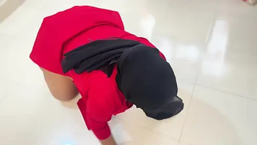 Hot Hotel Maid Fucked by Stranger Guest When She Was Cleaning His Room!