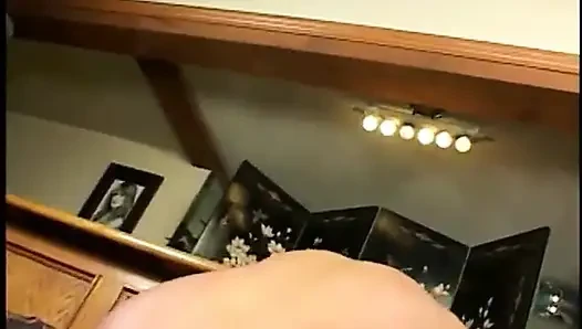 Expirienced schöne blondine öffnet ihren arsch und ihre muschi weit