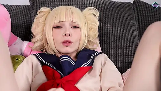 Himiko toga kremsi amcığıyla oynuyor ve orgazm oluyor. Karmeli Bandi