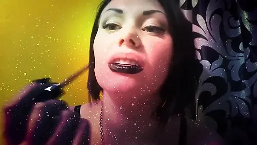 Siyah dudaklı cadı fransız seninle öpüşüyor ve sana biniyor