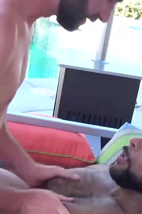 Prezervatifsizbu delik Tyler Phoenix Raw büyük zenci yarağı ray diesel tarafından sikiliyor