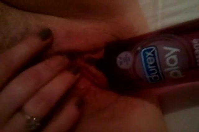 बोतल से खेलना