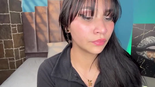 Ich gebe Glosse auf meine lippen