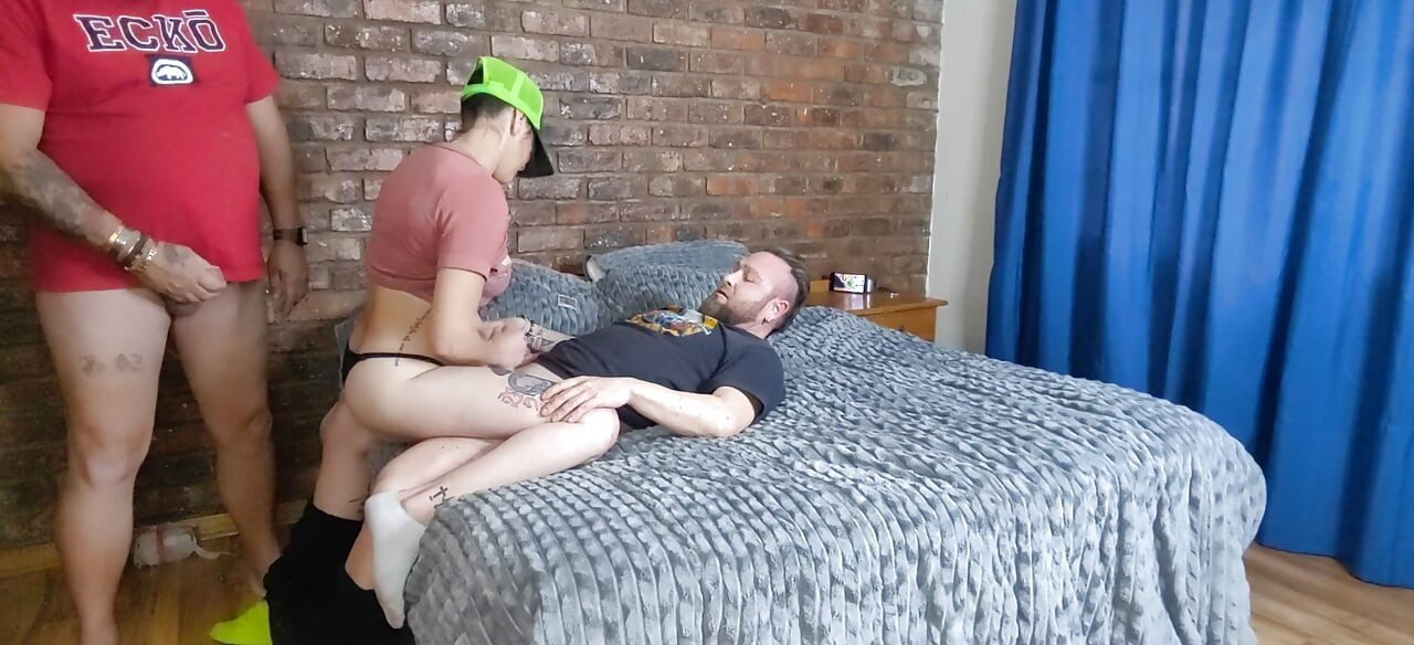 She likes 2 dicks in her