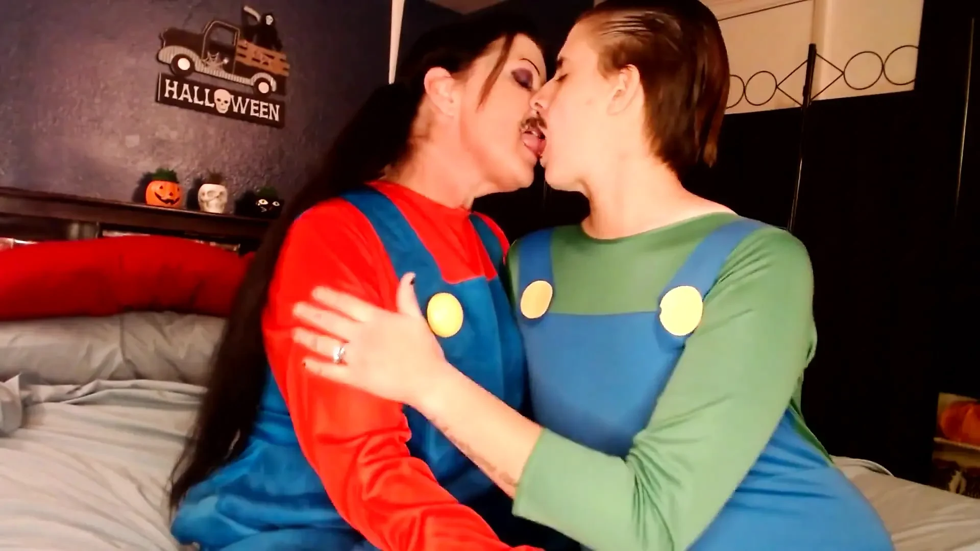 Lesbian Kissing Halloween Cosplay