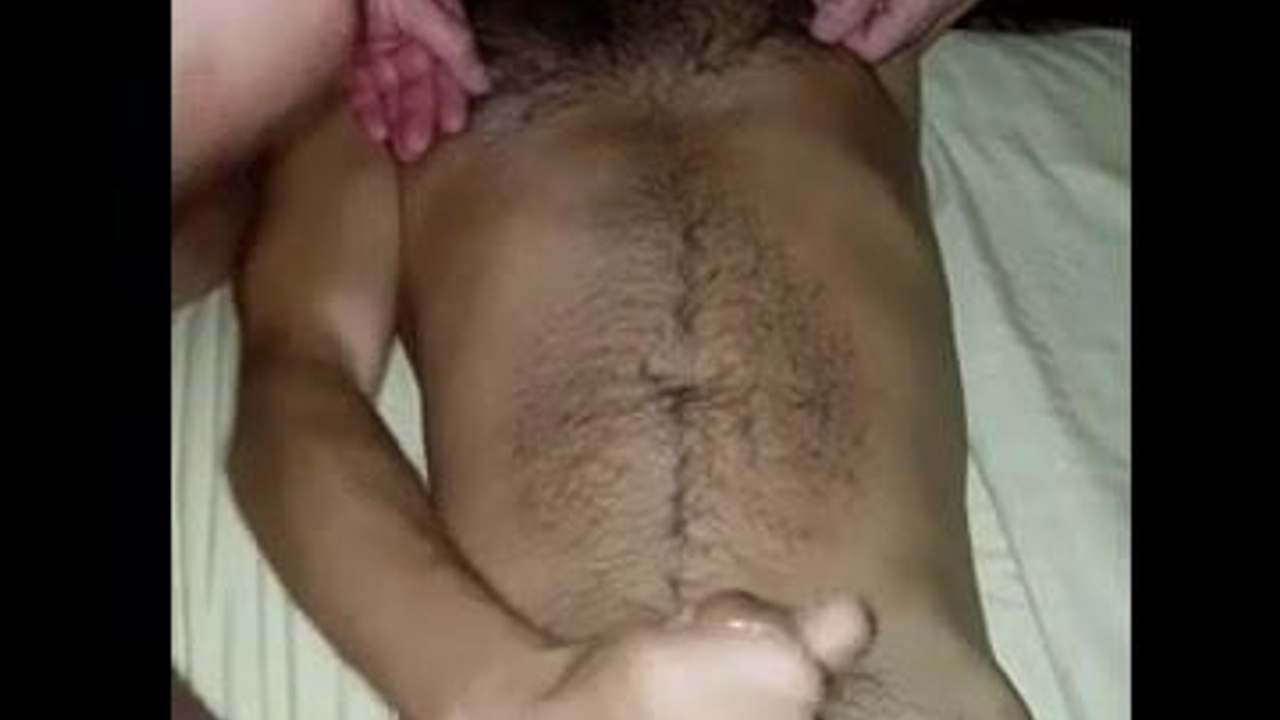 Peludo com dois machos