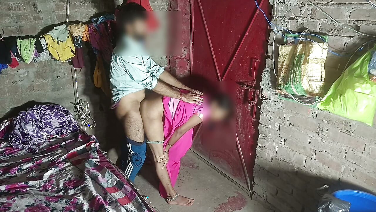 대낮에 몰래 하는 섹스, 처남이 처제 방에 들어가 처제를 설득한 뒤, 처제의 젖꼭지를 빨아대며, 처제를 골라서 섹스하고, 처제가 몸을 비틀며 일어섰다.