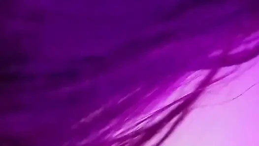 Süper ateşli Türk Kübalı kadın göğüslerine süt veriyor