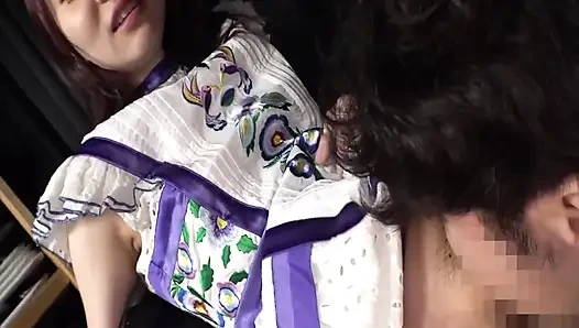 Невинный кумир Rina показывает свою истинную сторону, как сладкое очарование превращается в глубокую и интенсивную встречу