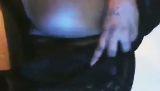 Pantat bahenol cewek semok ini diminyaki habis-habisan!!