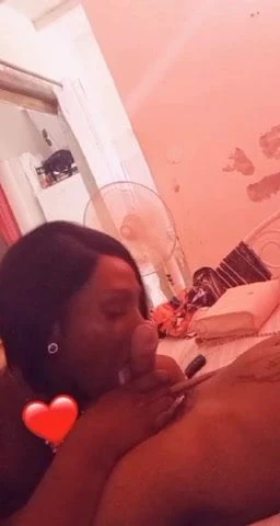 Elle adore me sucer cette salope