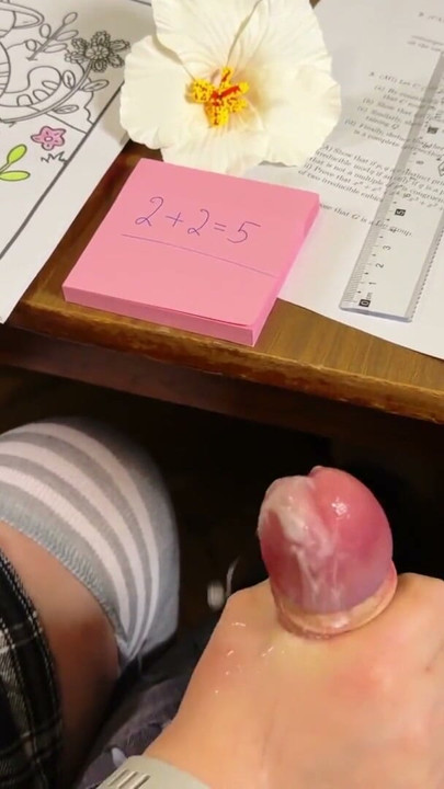 HIGH SCHOOLGIRL COMPILATION - Handjob igen i MATH-klassen under bordet og endda lidt Blowjob og Footjob. Ved… | Klip 1