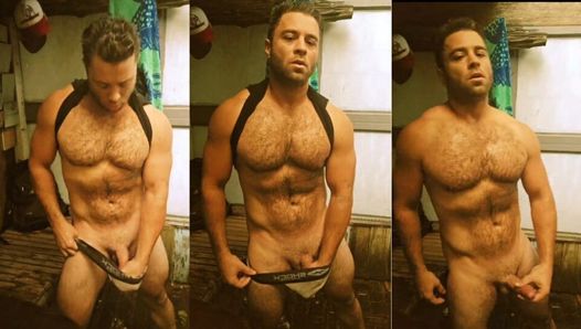 Jock super excitée se masturbe sous la douche avec de l’huile et du jockstrap jusqu’à ce qu’il jouisse