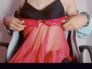 SASSYKASHI स्नैपचैट फिल्टर लाल अधोवस्त्र में अपने झूलते स्तन दिखा रही है युवा 18+ कॉलेज छात्र (हिंदी सेक्सी कहानी)